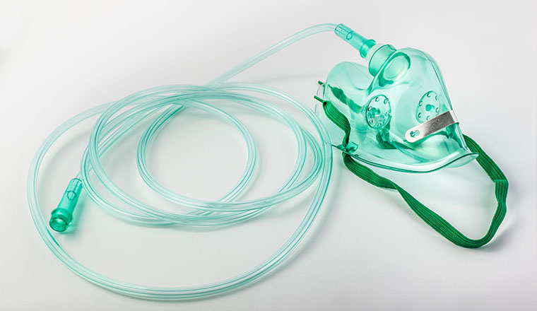 الأنواع المختلفة من أقنعة الأكسجين واستخداماتها في حالات الطوارئ الطبية