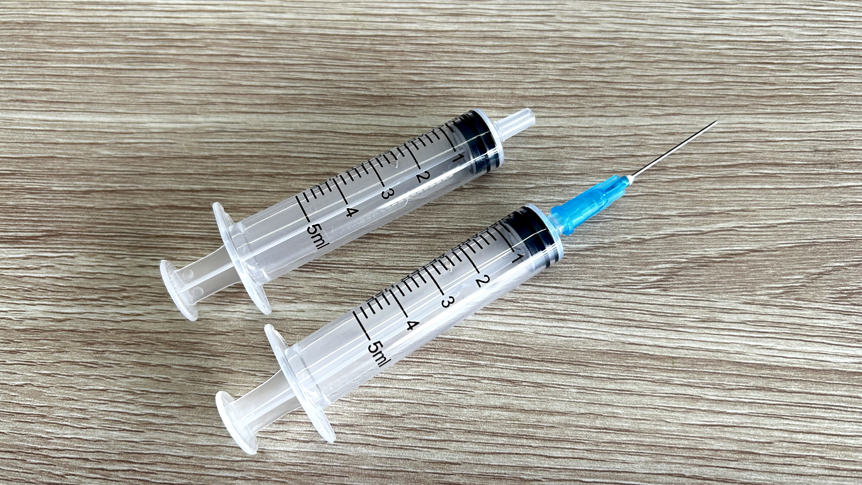 حقنة 5cc بإبرة 22 جرام